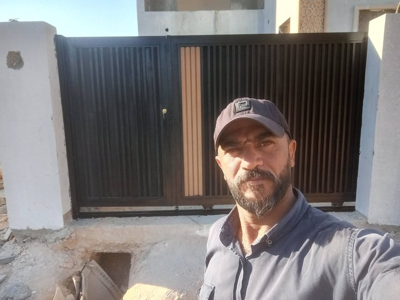 عمل كافه انواع الحداده الابواب والشبابيك 
مجمعات سكنيه دور سقايف جبنكو سندوج
***********
