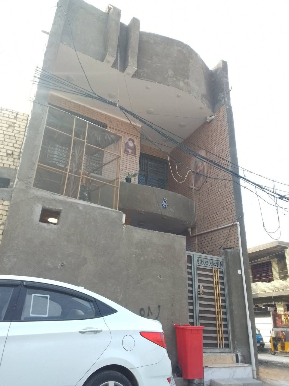 سلام عليكم  اعادة النشر بسب وعود كاذبه بيت البيع بحي الكوفه ثانيه مقابيل كسره وعطش خلف ملعب رابع فرع مساحه  84 مربعه بناء حديث  سعر مناسب  بل خاص ملاحضه قصد مابيع ***********
