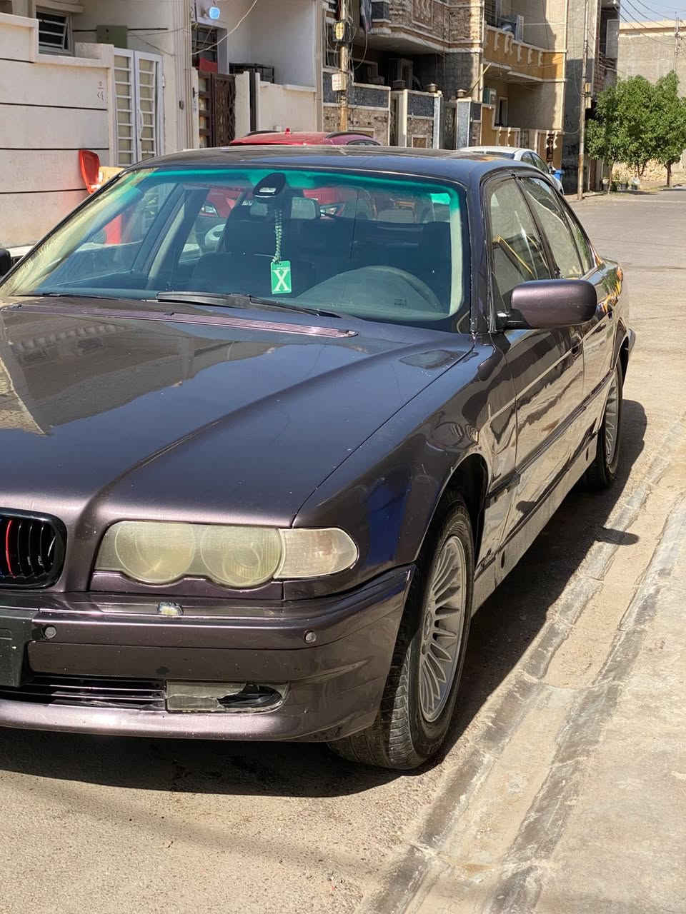 السلام عليكم من رخصت الدمن بيئم خفاش  للبيع حجم 44سياره صبه جديده بيع مستعجل سياره في غنه عن مواصفات معروفه موديل 97محدثه 2000تحويل ثاني يوم 55السعر مكان بغداد***********
