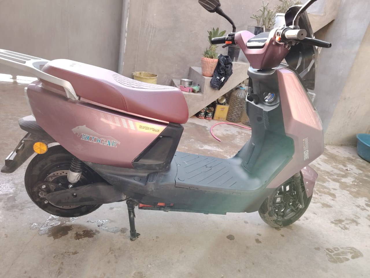 سلام عليكم..
دراجة شحن اللبيع 
6بطاريات عملاقه +ليثيوم 
الدراجة تحتوي على 3 سرعات 
السرعة القصوى 80
الدراجة تمشي 70km ب الشحن لوحده تبقه عندك اسبوع من لاحد الاحد 
الدراجة مستخدمة 3اشهر 
السعر 800 
مكاني /كركوك/قصاء/داقوق 
***********
