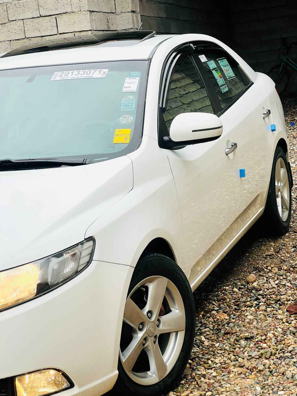 كيا سيراتو موديل 2011 فول مواصفات فتحه سقف بصمة شفتات ستيرن مري شفط تحكمات ستيرن بدون صبغ بدون بارد محرك ما مفتوح تبريد لمس  رقم جديد سنويه جديده هزي جديده سياره جديده مابيهه مصرف جاهزه طخم صدر كله جديد طخم تواير جديد شرط التحويل مكان السيارة  الموصل/ناحية القيارة/قرية الحاج علي الشراي يتصل ***********
