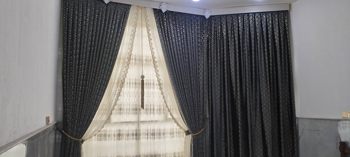 بردة استقبال ارتفاع ٣ وربع
نضافتها مبينه بالصوره ***********
