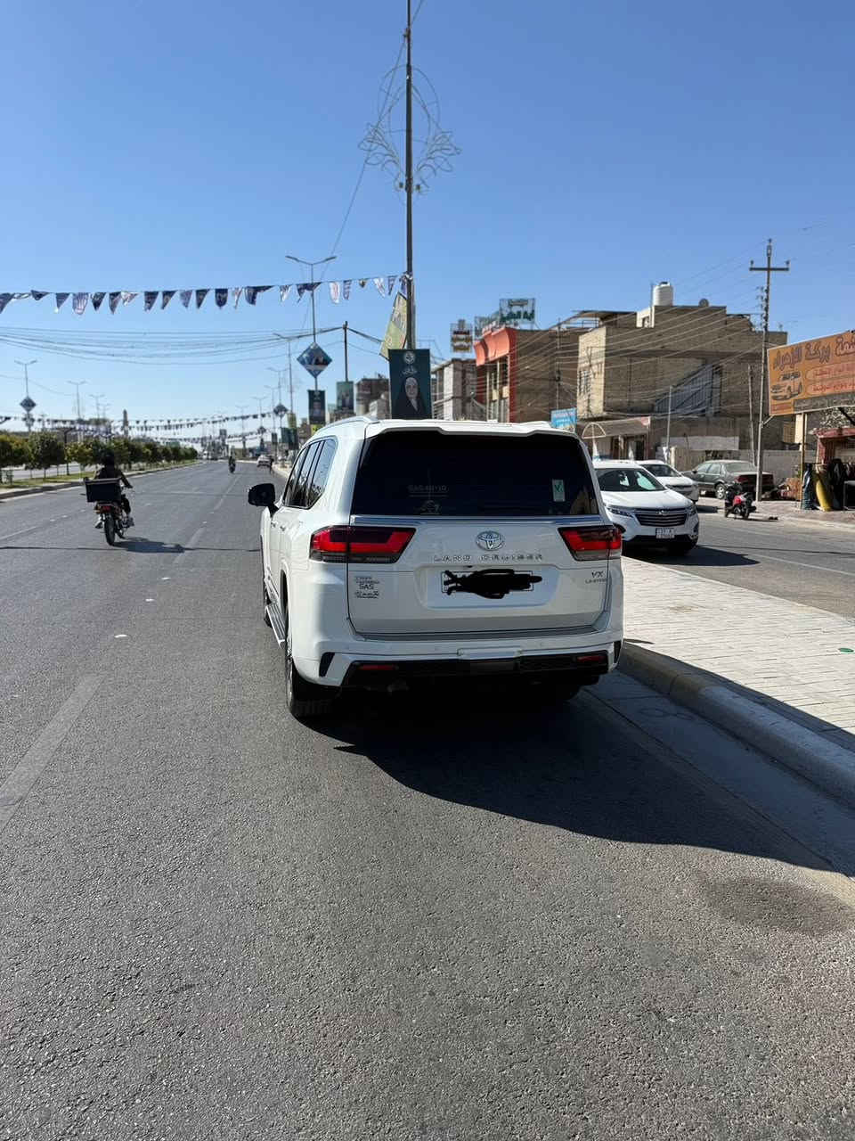 لاندكروز 2024 VX لمتد توين تيربو
السيارة ساز S اعلى مواصفات فوول 

رقم بغداد تحويل مباشر 

ماشيه 19 الف / كم 

فول مواصفات 1/1 
رادارات 
كامرات 
حساسات امامي خلفي 
5 بصمات 
دشبول ليزري 
وغيرها من المواصفات المعروفه 

مكان السيارة كربلاء 

السعر : 775 وبيها مجال بسيط للشراي 

للأستفسار : 
***********
***********
