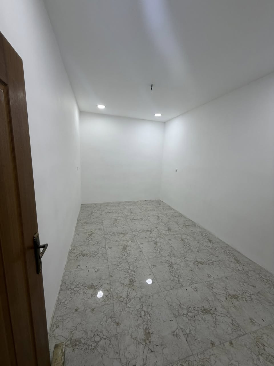 مشتمل للبيع الشعب شارع عدن مقابيل جاتو باريس
المساحه ٧٥ متر واجهه ٣ ونص نزال ٢٠  استقبال وخدمات 

ومطبخ وحمام خارجي وغرفه نوم وحده جوه مع ترك 

الطابق الثاني غرفتين نوم وخدمات بناء ٢٠٢٤ سعر ١٧٥ مليون

معروض بمكتب الكناني ***********
