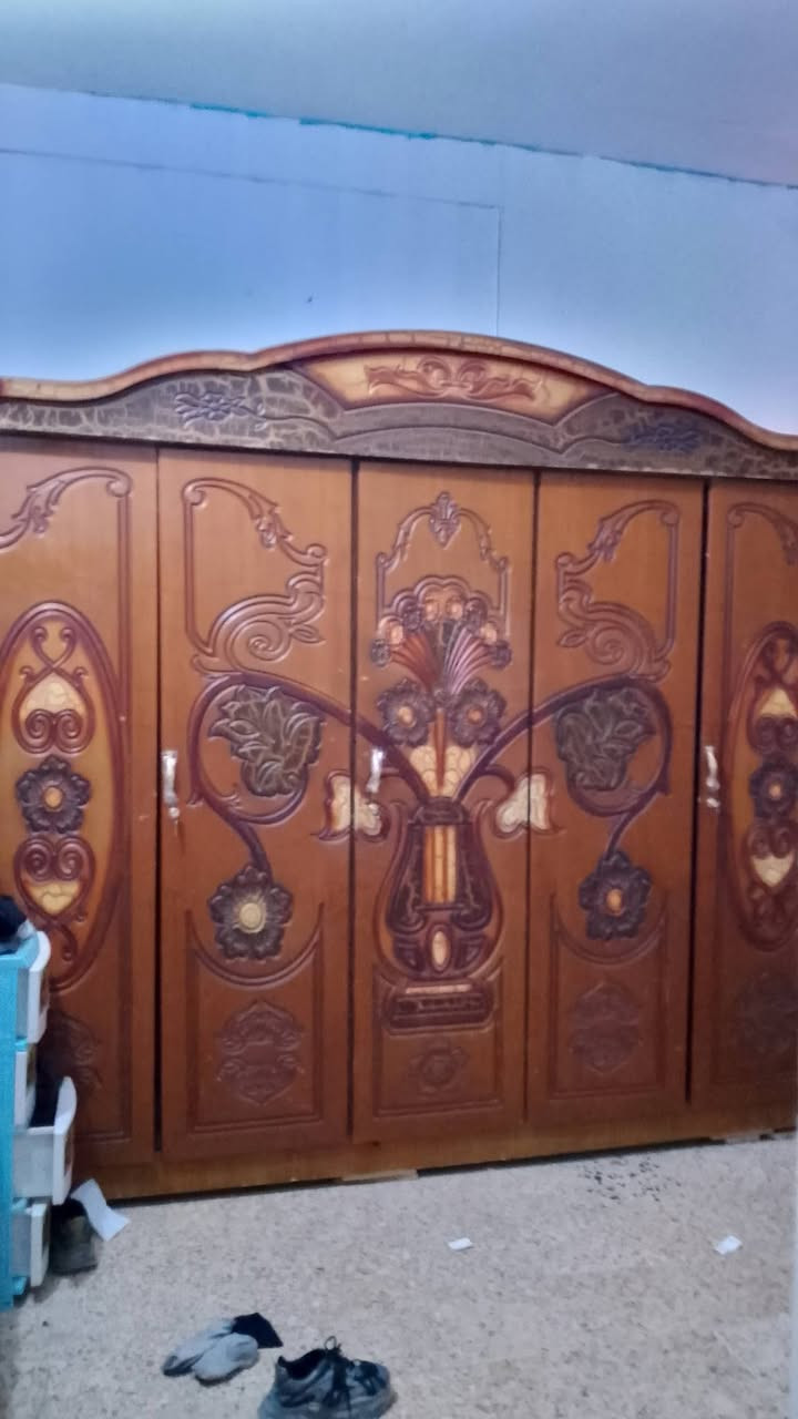 سلام عليكم الغرفة للبيع 400وبيها مجال *********** واتساب
