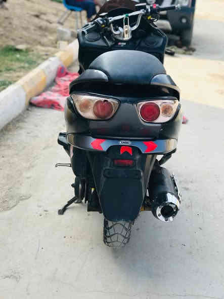 سلام عليكم فورزه 08 كامله محرك ناعم شلعه معدل فول لايت زنون كهربائيات كامله مابيه نقص تريك وين متريد بيع او مراوس حسب القناعه مكاني ناصريه سيددخيل رقم *********** سعر 700 وبيه مجال
