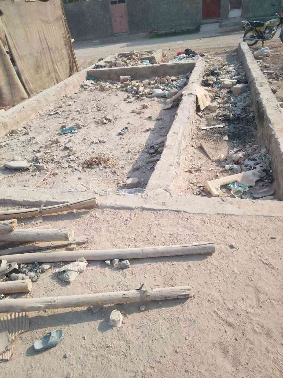 السلام عليكم توجد عرصه للبيع على شارع كربلاء نجف على طريق ياعلي عمود ١٧٤ المساحه ٢٠٠ متر وبيه خريطه ١٠٠متر كامله  مجعب طابوك كافه الخدمات ماي ومدارس وكهرباء السعر 6  للإتصال ***********
