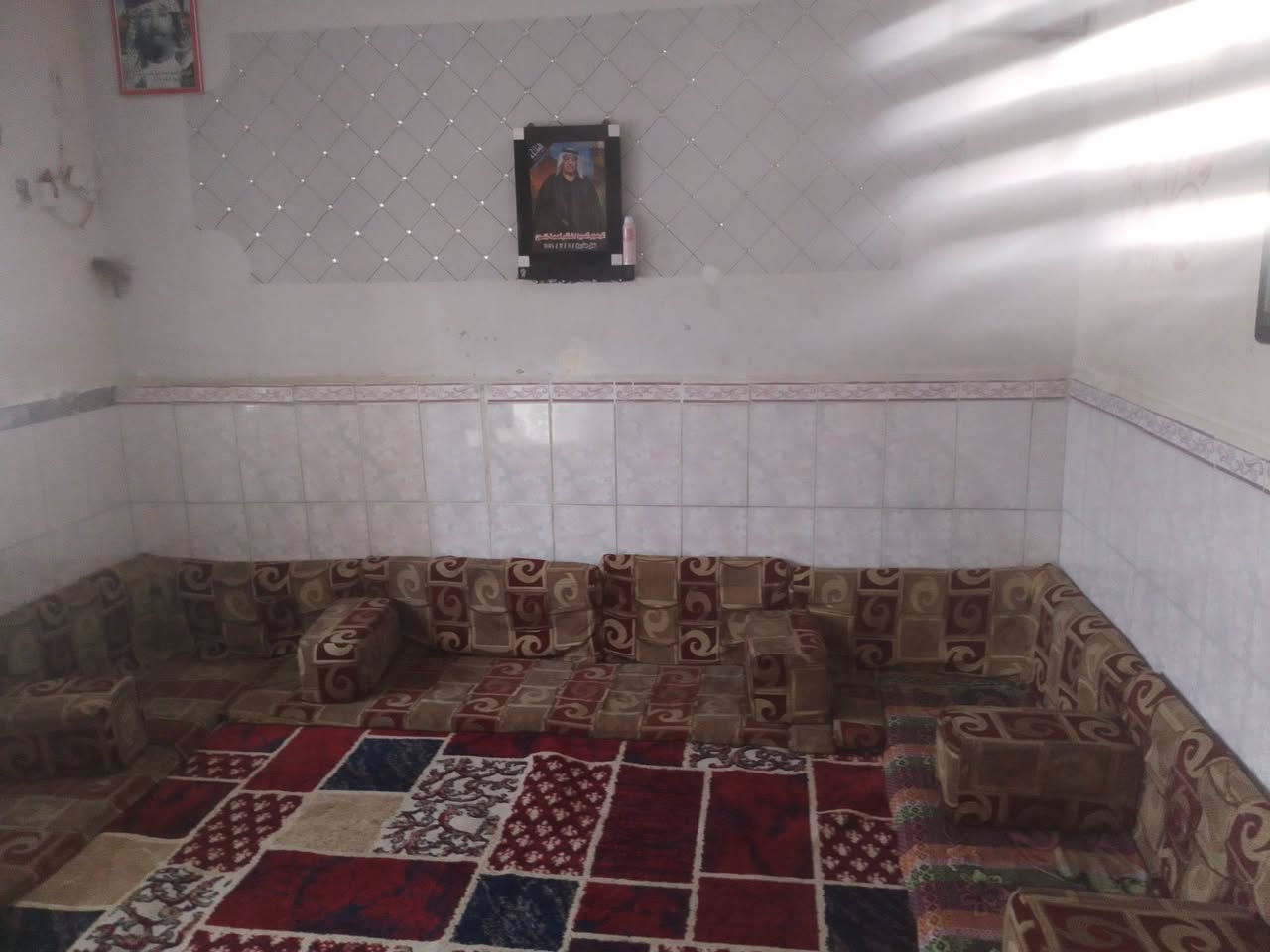 السلام عليكم بيت بالسكك مساحة 300م طابو مطلوب للسكك 12يبعد عن الشارع العام 70م لتفاصيل اكثر لاتصال على رقم ***********
