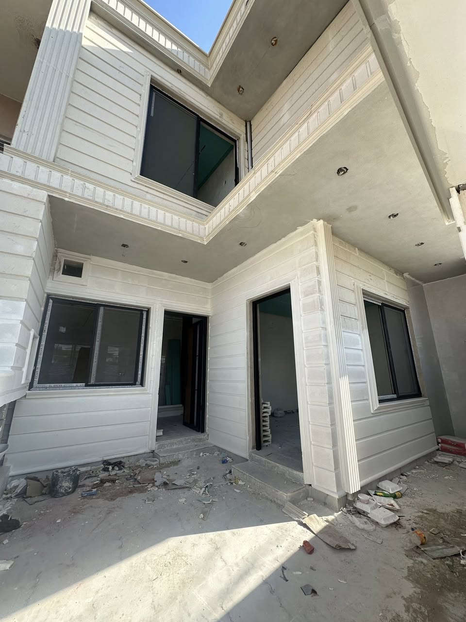🏠 ثلاث دور  للبيع زيرو قيد الإنشاء 🏠

حي البكر  ( خلف مطعم بيت جدي)
🔹 مساحة كل دار 100 متر
🔹 واجهة ٧,5

🔹 الطابق الأراضي 
غرفة نوم+ مطبخ+هول+استقبال+خدمات

🔹 الطابق الثاني 
3 غرف نوم+ خدمات

🔹شارع تبليط بعرض 12 متر

🔹 تحويل مباشر او قرار التمليك

👌سعر الدار  ١٧٥  مليون

للاستفسار الاتصال 

📞***********

***********‬
