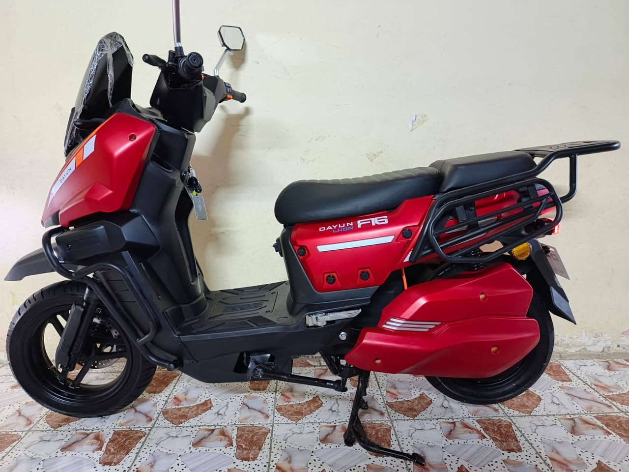 السلام عليكم للبيع دراجه اباجي ليثيوم مديل 2025 دراجه زيرو ما ماشيه وضع الشركه مشحونه مره وحده لون مميز مكفوله كفاله عامه وصل الشراء موجود صار 15 يوم من ماخذها بيها ضمان سنه كامله بل عقل ولبطاريات ولملف
تفاصيل الدراجه 
بريك امامي خلفي عنار هايدروليك
حساس بريك
مثبت سرعه 
نضام R الرجوع الى الخلف
مانع تزحلق 
نضام بارك
لايت نجمه عالي ناصي + لايت
 ضباب + رماش
بك لايت خلفي لد
اشاير لد ليزري + دبل اشاره
سستم صوت بلوتوث
مخرج USB
حجم البطاريه 30 انبير تقطع مسافه بل شحنه الوحده 90 كيلو 
ملف الدراجه 3000
سرعه الدراجه الحقيقيه 90
شاحنه تدعم الشحن السريع وليقاف الذاتي
تايرات جبليه حجم 12
دبلات امامي خلفي غاز
كشن سياحي طبي جلاتين
درع امامي خلفي لحمايه الدراجه 
طلاعات جانبيه لراكب الخلفي
الشراي يتفضل خاص او التصال عله الرقم*********** مكان الدراجه بغداد الكاظميه
سعر الدراجه 1500 بيها مجال بصيط
