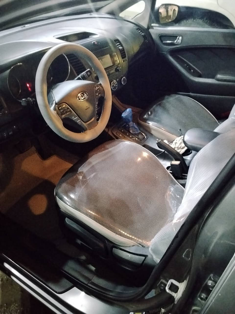 سلام عليكم كيا فورتي موديل 16 للبيع حادثة خلفي جنطه فقط سعر 105وبيها مجال عنوان حريه قرب ساحة عدن هاتف ***********
