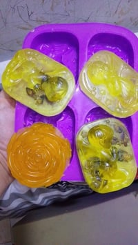 مرحبه صابون بشره وبياض صنع درجه أوله درزن ب٧.  ١٢ قطعه بلعافيه ع ياخذ ...
