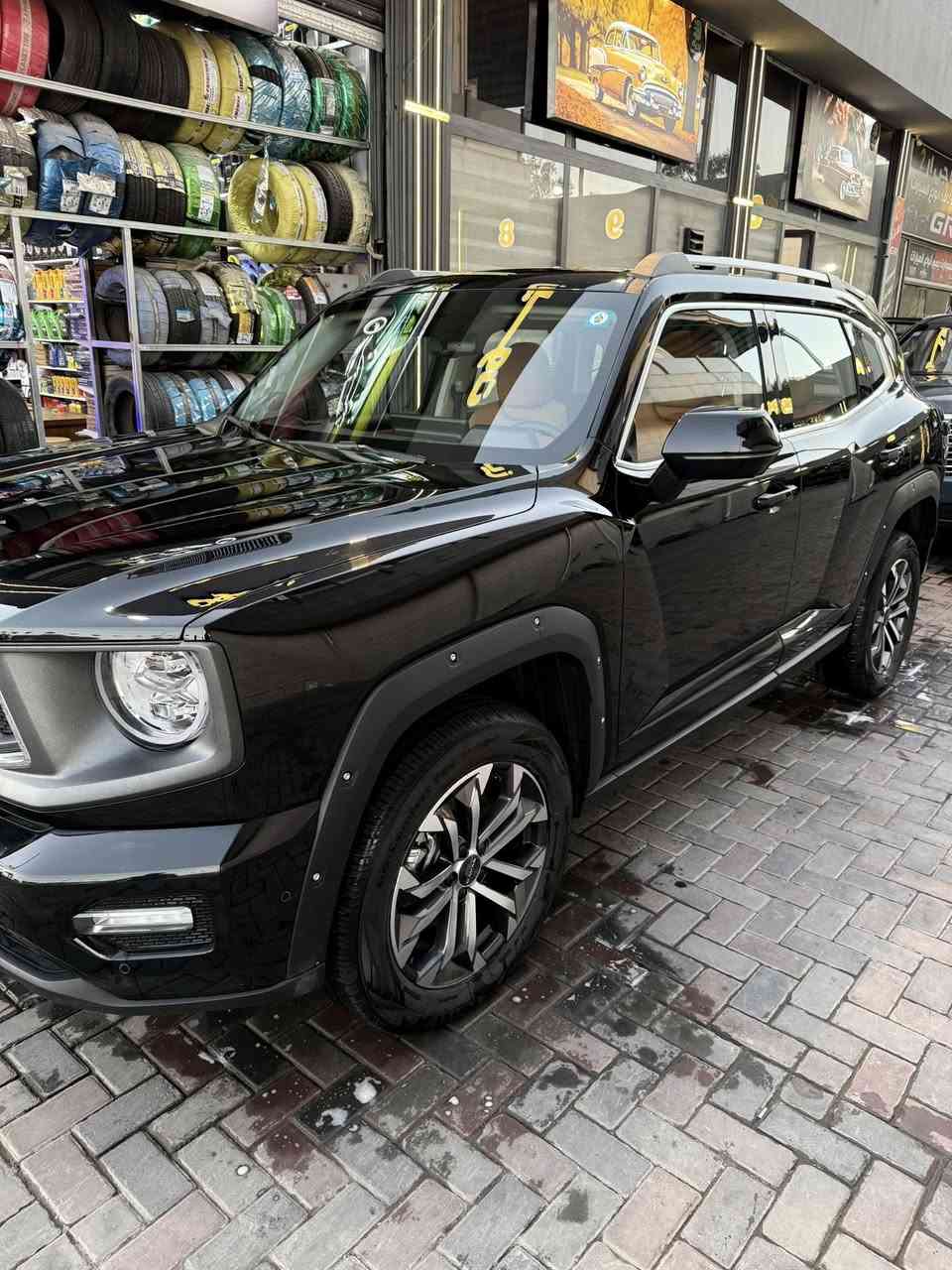 هافال H7 للبيع موديل 2026 رقم مميز سيارة زيرو ماشية 4,300
المواصفات
سيارة SUV دفع رباعي 4WD
محرك بنزين 2.0 تيربو 4 سلندر 
228 حصان 380 نيوتن 
ناقل حركة اوتوماتيك 9 سرعات
مع 9 انضمة قيادة
شاشة قياس 14.6 انج كار بلي اندرويد اوتو 
شاحن لاسلكي 50W
كاميرات 360 درجة
نضام ركن ذاتي 
لوحه عدادات رقمية 12.3 انج
فتحه سقف بانورامية 
حساسات امامية خلفية 
نطام تثبيت سرعة
نقطة عمياء مانع انزلاق 
مساعد صعود نزول تلال 
والباقي المعروف
ارضيات تفصال شادلها مع الصندوق 
والرقم حلو مميز 
كلشي واضح كدامكم بالصور 
السعر : 37,000,000 دينار 
عنوان بغداد بنوك ***********
تواصل ماسنجر او واتساب
