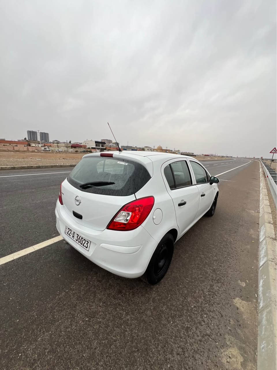 ئۆپل کۆرسا مۆدیل ٢٠١٤ 
سبوغ تەنها یەک بست هەیە وینەکە دیارە جاک کراوە لە جاملغی دواوە سکن  
مواسەفات گیر عادی جام کارەبایی 
تەبریت بەشەرت 
گیر و مکینە بەشەرت تەنها کاسکیتی گۆراوە 
٤ تایەی نوی گۆراوە 
پشت و پیشی هەموو نوییە 
سعر ٦٥$ کەمیک مجال هەولیر *********** أربيل, العراق
