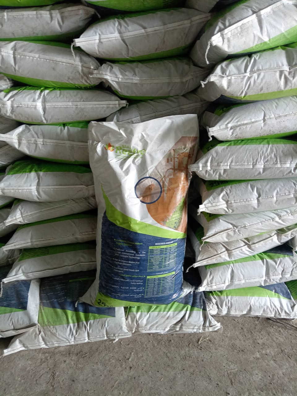 السلام عليكم يتوفر لدى علوه الكلابي سماد دواجن مركز للبيع جمله ومفرد للستفسار لاتصال ***********
