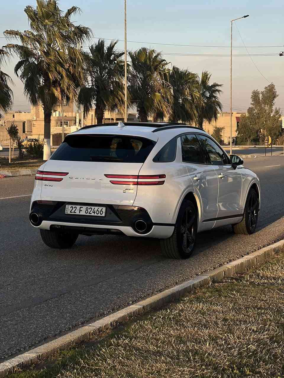 � للبيع – Genesis GV70 Sport Prestige 2023 🇺🇸 🔥
📍 الموقع: كركوك 
🔢 الرقم: أربيل
⚫ اللون الخارجي: أبيض
🔴 الداخلية: اسود   – تصميم رياضي
📏 عداد المسافة: 23,000 ميل فقط
🛠️ ملاحظة: تبديل بنيد وجامرلغ  طرف السايق بلادي حادث صفح - راديترات ورادرات بلادي 

💪 المواصفات:
🚗 محرك 2.5 L Turbo – قوة 300 حصان
⚙️ ناقل حركة أوتوماتيك 8 سرعات
🧭 نظام دفع كلي (AWD)
🌇 سقف بانوراما كهربائي واسع
🖥️ شاشة وسطية كبيرة + عدادات رقمية 3D
🎶 نظام صوت Lexicon Premium Audio
🪑 مقاعد جلد رياضية (تبريد + تسخين)
🔘 تشغيل بصمة + بصمة على الأبواب+بصمه تقديم للامام وترجيع للخلف + اوتو بترك من داخل السيارة وبالمفتاح 
📸 كاميرات 360° + حساسات أمامي وخلفي
🚦 نظام مراقبة النقطة العمياء + المحافظة على المسار
💡 إنارة LED كاملة (أمامية + خلفية + نهارية)
 إضاءة داخلية متعددة الألوان (Ambient Light)
🛡️ أنظمة أمان متطورة (فرامل طوارئ، تحذير تصادم، مثبت سرعة ذكي)
مقاعد مساج (تدليك)💆
شحن لاسلكي
عين سحريه

✨ فئة Prestige Sport – أعلى فئة من GV70
🚘 وارد أمريكي
📆 موديل 2023
⚙️ السيارة جاهزة والسيارة بامىسمي - ايرباك سترين وتكمة ومشدود بلادي مو ( كفرات )   شوي بيها دواخل من طرف الحامرلغ بدون شواصي وبدون لغود السيارة اني مستوردها ومصلحيها على ايادينا

💰 السعر: ٣٣٥  
📞 للتواصل: ***********
