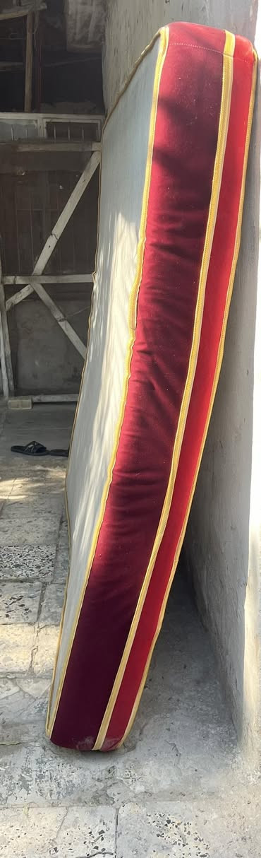 سلام عليكم ورحمة الله وبركاته
دوشك بي صفحه نضيفه والصفحه الثانيه تعبانه 
طوله مترين وعرضه متر و80
ب30 وبي مجال
مكاني بغداد غزاليه 
هاتف:***********
