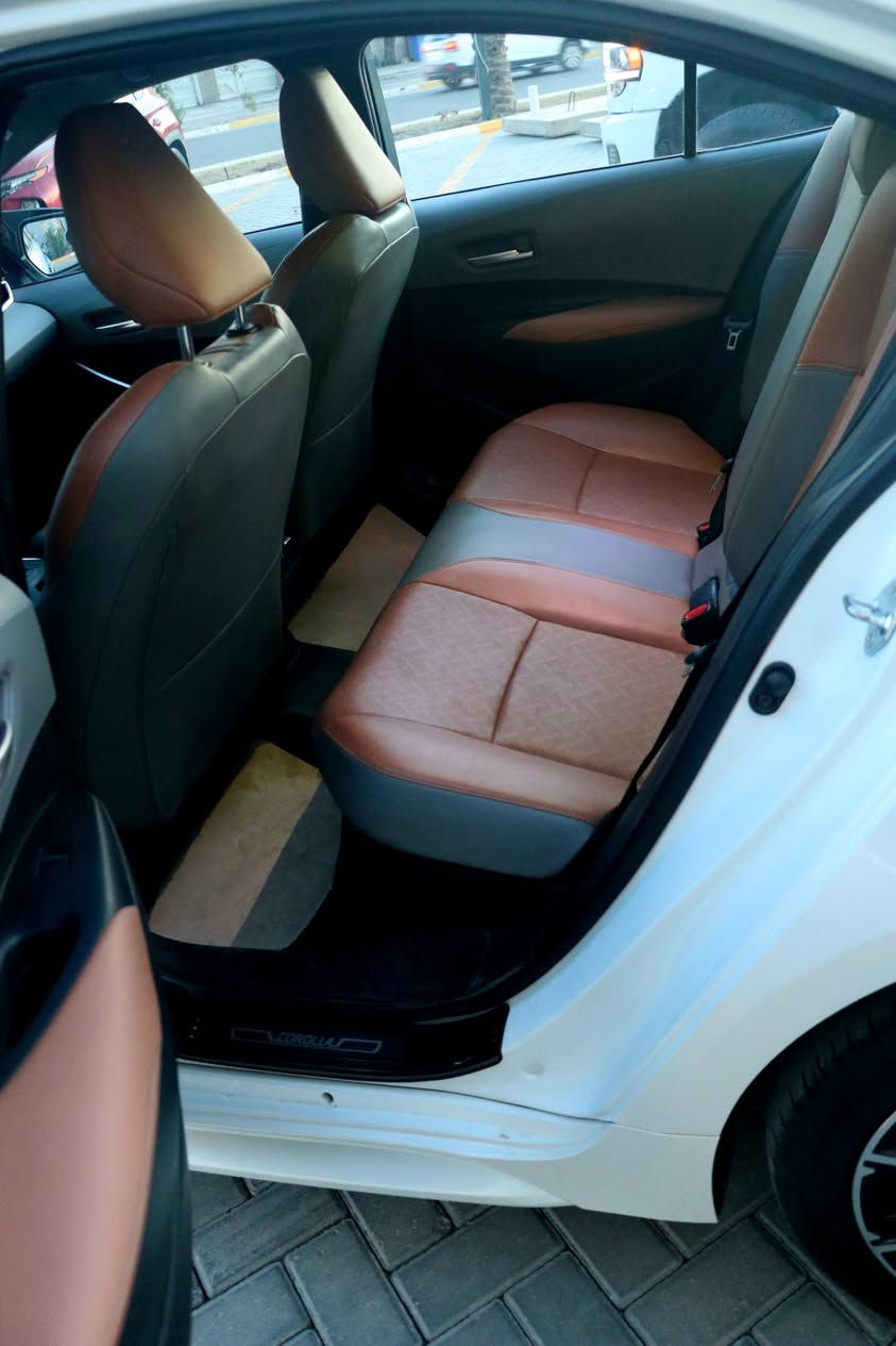 السلام عليكم 
النوع : تويوتا كورولا هايبرد  ( S ) خليجي شكل الامريكي تجميع الصين فول 1/1 
الموديل : 2024
 السيارة مكفوله بدون صبغ 
ىون ابيض صدفي مو ابيض عادي مثل اغلب ال s الموجوده بل سوك 
عداد المسافة : 25  الف حقيقي 
السياره : تجي داخل أصل 3 الوان كشنات مشمشي تطريز ..مو ساده اللي تجي عمل ..دشبول اوف وايت +اسود بلاد
المواصفات : فول 1/1 اعلى فئة 
* محرك : 1800 هايبرد 
* بصمة + بصمة ابواب وصندوق
* فتحه 
* جلد + كراسي كهرباء 
* تبريد قطعتين 
* اشاير بلمري 
* 3 انظمة قياده 
* لدات نهاريه امامية خلفيه 
* ويل كروم قياس 17 
* شاشة + كاميره + كاربلي 
* ردارات ..تحديد مسار 
السياره بيهه 
عازل حراري  نانو امريكي لكل جام السيارة 
داخل كاربون فايبر مع اضافات بسيطه للسيارة 
بصمه مفاتيح عدد 2 + كتلوكات الشركة 
السيارة بأسمي تحويل مباشر 
العنوان : بغداد - حي الجهاد ..شقق حي السلام حي الصدام السكني 
السعر : 162 ورقه 
***********
