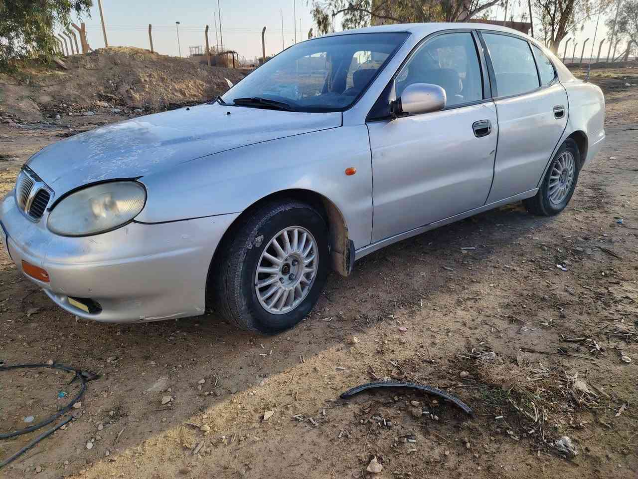 سلام عليكم للبيع دايو لكنزه موديل 99 معرك 2000 مفتوح كير عادي سنويه 27 السعر 37 وبيه مجال الاستفسار اكثر على الرقم *********** مكان السياره القائم
