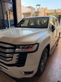 لاندكروز ٧x توين تيربو ماشيه 54 الف سياره جديده ونضيفه 07717848576