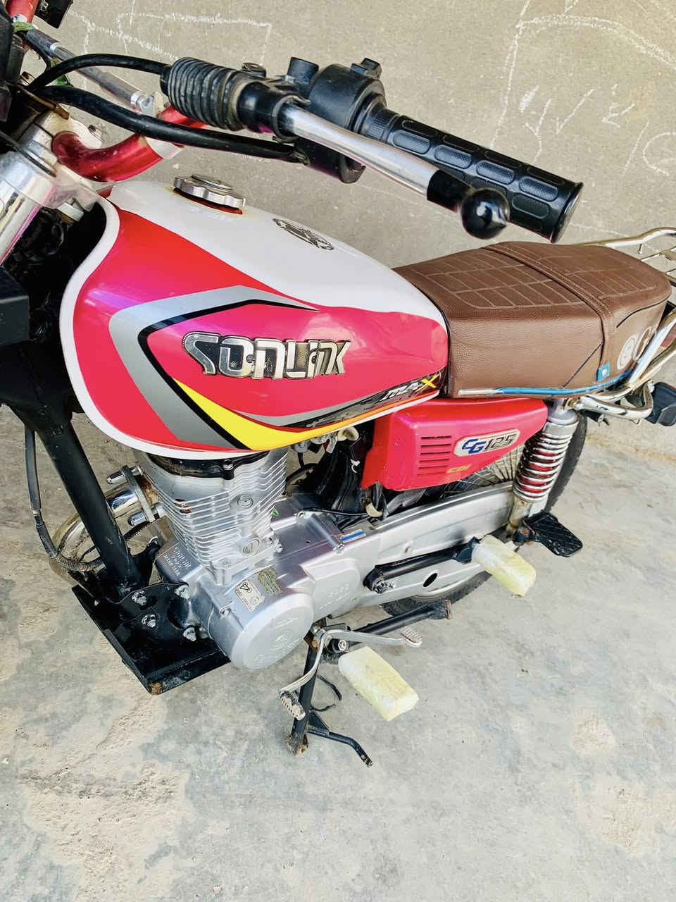 سلام عليكم 
دراجه للبيع 2023 
مكفوله كفاله عامه أوراق اصولي 
محرك ما. مفتوح  مكان قرب مطار لصويره لاستفسار الاتصال على الرقم ***********
