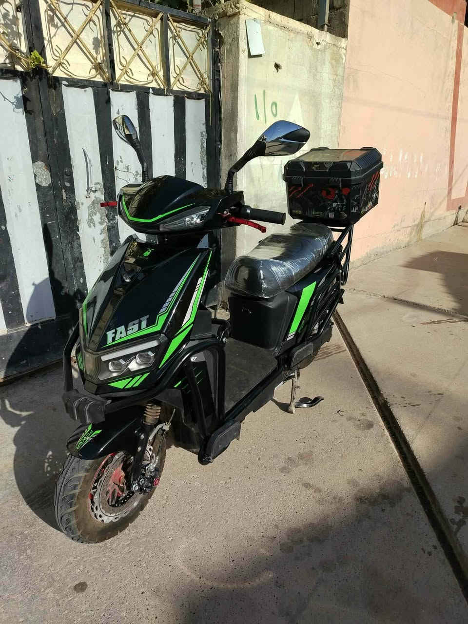 السلام عليكم
دراجة شحن FAST مدرعه بالكامل نوعيتها ممتازة بطارية نص يحتاج تبدلهم  عمر شرط الدرع نضيف مابي اي كسر وضعها شركة
6بطاريات
💰💸 ادفع سعر بس مو تكسر بسعر الدرجة لين معروفة بسوك
***********
***********
اتصال او واتساب
