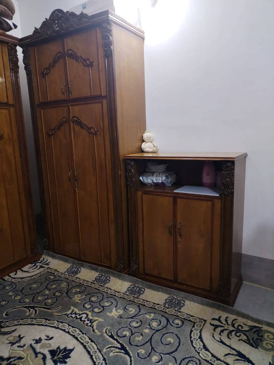 السلام عليكم غرفة نوم اخشاب عراقي تكمة كنتور ٦بيبان، طابقين مع ملحق زاوية بابين طابقين  تصميم مصري صبغ حراري  للبيع نظافة 90بلمية صارلها سنة مستخدمة بيها فقط جامة مفطورة وشايلها مال التاج الجرباية سبب البيع غرفة ضخمة والمكان لا يتسع لها
السعر 3ملالاين وربع وبيها مجال قليل اتصال علة رقم واتساب ***********
