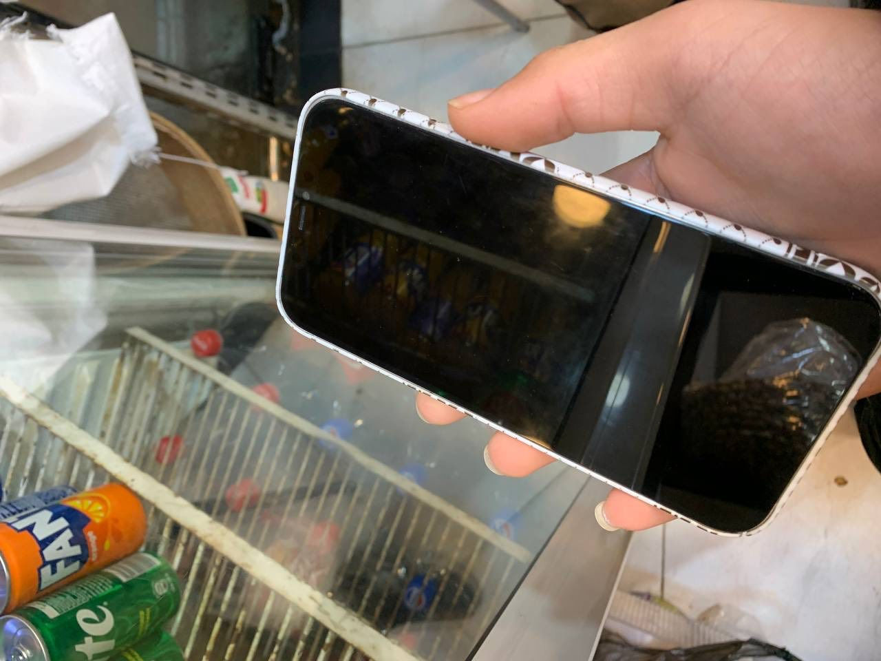 السلام عليكم 
ايفون ١٢ برو ماكس 
نموذج m/ZA
الذاكره ٢٥٦
البطاريه١٠٠ مبدله وانطي بيها ضمان شهر
الجهاز حيل نظيف 
لون ابيض 
بس الضهر الله وكيل البارحه نكسر تبديله ب ١٠
الكامره دمعه
مبدل شاشه اصليه شرط 
السعر ٣٢٠وبي مجال بسيط الرزق علا الله 
مكاني الموصل حي الحدباء
للاستفسار خاص او ***********
