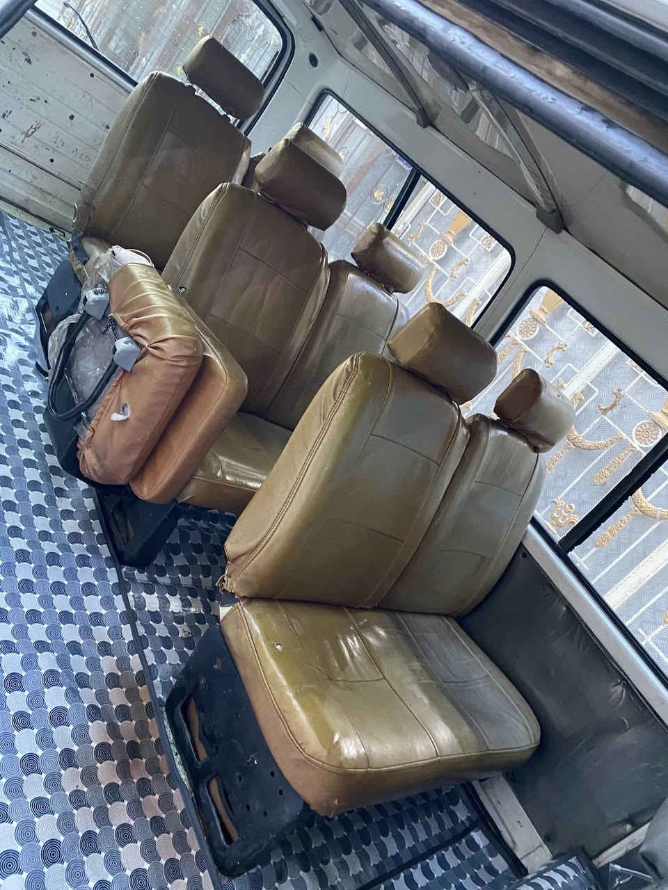 السلام عليكم 
كيا جنبي ٢٠١٠ السيارة من الشركة عدنا رقم جديد مصفرة تخم تاير جديد باتري جديد صدر هايسة جديد تبريد امامي خلفي ثلاجة ومامشتغلة عبرية بالشارع الكشن الاخير فاتحة ضامة موجود عندي مكينتهة مكصوصة ٢٠ السيارة كاملة 
السعر ٦٥ 
الاتصال ***********
