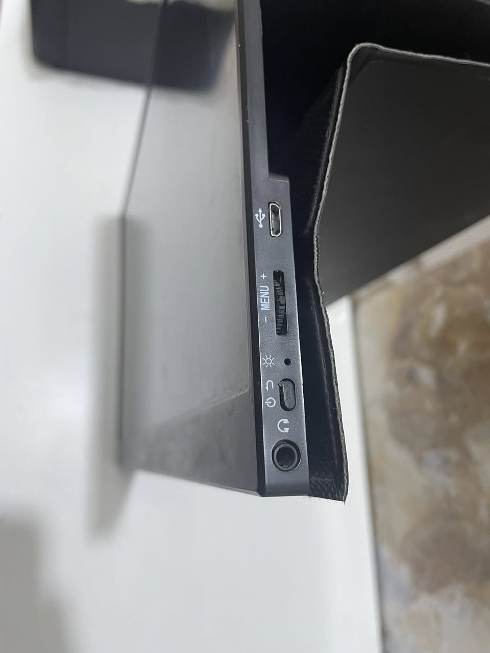 السلام عليكم شاشاه صغيره ما اعرف حجمه بضبط كامله هيه وكيبلاته بدون كارتونه على اعلى سعر ابيع
وشاشه ثانيه ٢٧ حجم ٧٥ هيرتز  وكذالك اعلى سعر ابيع وتوصيل موجود مع ضمان
خاص موجودً وكذالك وتساب***********
