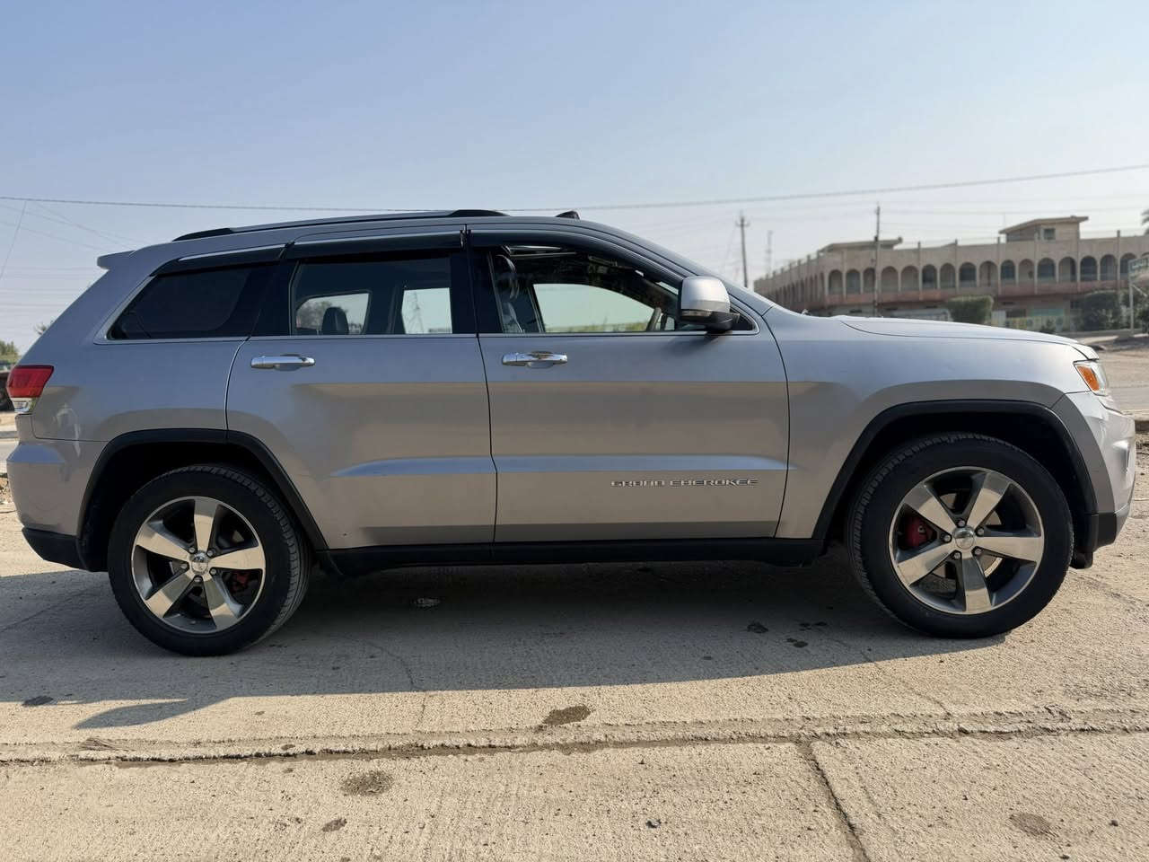 —————————
للبيع 
جيب كراند شيروكي 2014
رقم بغداد 
٦سلندر
——————————-
السيارة مواصفات limited
*بصمه
*فتحة
*جنطة كهرباء 
*كراسي جلد 
*تدفئة مقاعد +ستيرن 
——————————————-
سيارة بيهة بابين وجاملغ امامي مبدلات نفس اللون من جهة السايق 
ايربالك برده فقط وصور الحادث موضحة بجم كبس 
—————————————-
مكانه: المحمودية
السعر :١٨٧ وبيهة مجال 
هـ :***********
