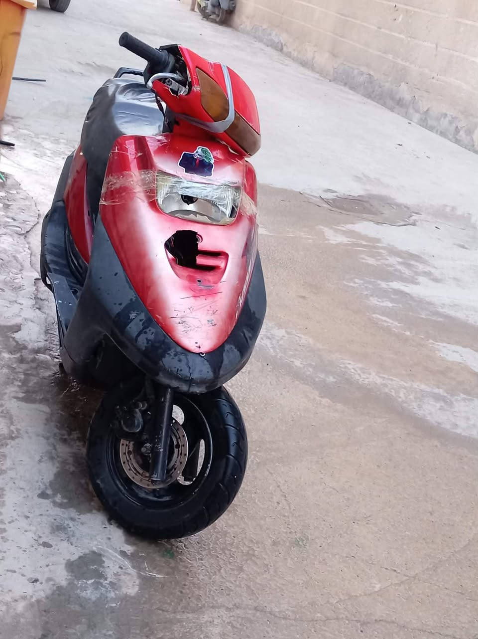 نقصها كفر امامي ودگمه مال سلف
وبيها صوت بالزنجيل شغاله هندر واحد
رقم الهاتف *********** 
لو على الخاص 
السعر ٢٠٠ قفل او مراوس
