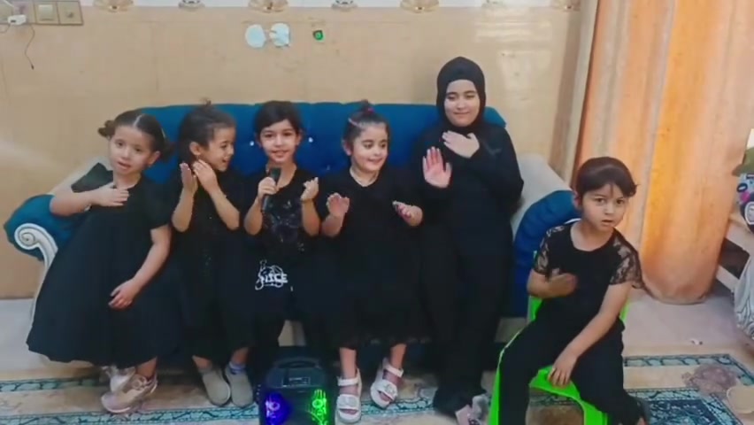 🌹🏴 الحسين... أولُ درسٍ نزرعه في القلوب 🏴🌹
ليس الهدف أن يحفظ أطفالنا الكلمات فحسب... بل أن تنبض بها قلوبهم، وأن يكبروا وهم يعرفون أن هناك رجالًا صنعوا المجد بالتضحية، وكتبوا بدمائهم معنى الكرامة والحق.
ومن هنا، في مركز نوابغ المستقبل، نغرس في براعمنا حبَّ الإمام الحسين (عليه السلام)، لا لأنه قصةٌ تُروى، بل لأنه مدرسةٌ تُربّي النفوس على الصدق، والشجاعة، والإيثار، والثبات على المبادئ. 🤍🌹
وفي هذا المشهد الجميل، تمتزج براءة الطفولة بعظمة الرسالة، لتُعلن أن حبَّ الحسين يبدأ من القلب الصغير... ويكبر مع الأيام ليصبح نورًا يهدي صاحبه في دروب الحياة. ✨👧👦
كل الشكر والتقدير لمعلمة أطفالنا المبدعة الست سحر، التي جعلت من الدرس رسالة، ومن الكلمة أثرًا، ومن المحبة غرسًا يبقى في القلوب. 🌷💐
نسأل الله أن يحفظ أطفالنا، وأن يجعلهم من السائرين على نهج محمد وآل محمد، وأن يرزقهم شفاعة الإمام الحسين (عليه السلام) في الدنيا والآخرة. 🤲❤️
🏡 مركز نوابغ المستقبل
📞 ***********
🌹 #نوابغ_المستقبل #الإمام_الحسين #حب_الحسين #براعم_الحسين #الست_سحر تربية_واعية جيل_يرتقي_بالقيم كربلاء محمد_وآل_محمد
