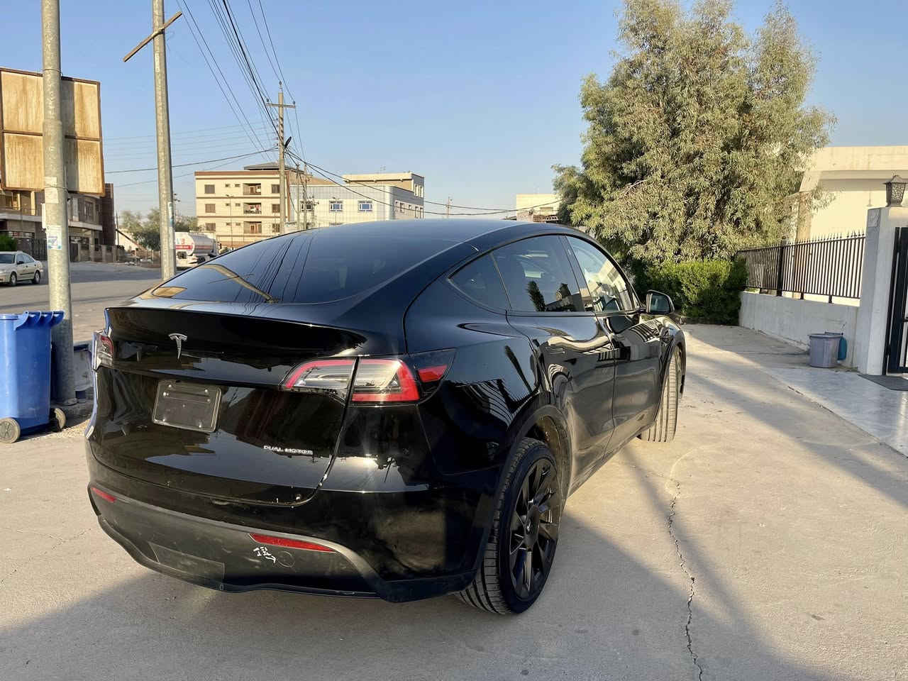 Model y dual motor long range 
نص جاملغ خلف صبغ 
١٥ الف ماشي 
٢١٣$ 
***********
