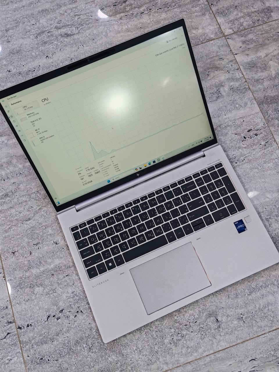 🔥💻 فخامة الفئة العليا (EliteBook) تجتمع مع الأداء الجبار!
​للمحترفين، المبرمجين، ورجال الأعمال 👨‍💻💼.. نقدم لكم اللابتوب الفاخر HP EliteBook 860 G10 بمقاس 16 بوصة. جهاز مستخدم بنظافة فائقة جداً (فوق الممتاز وبحالة الوكالة 💎)، يتميز بتصميم "سوبر سِلم" نحيف، وغلاف معدني يجمع بين الأناقة المطلقة والمتانة! 🌟
​📊⚙️ المواصفات الفنية الشاملة:
​📌 الموديل: HP EliteBook 860 16-inch G10 Notebook PC.
​🧠 المعالج: Intel® Core™ i7-1365U (الجيل 13 الأحدث) – أداء جبار ينجز المهام الثقيلة بكل سلاسة، مع استهلاك ذكي وموفر لطاقة البطارية ⚡🔋.
​🖥️ الشاشة: عملاقة بمقاس 16 بوصة وبدقة عالية (1920×1200) – مريحة جداً للعين، ومثالية لتعدد المهام والتعامل مع المستندات الضخمة 👀✨.
​🚀 الذاكرة (RAM): 8GB DDR5 – تمنحك استجابة صاروخية وسلاسة تامة، مع إمكانية الترقية مستقبلاً 📈.
​💾 التخزين (SSD): 256GB NVMe – سرعة إقلاع فائقة ونقل بيانات في لحظات معدودة ⏱️✈️.
​🛡️ نظام التشغيل: Windows 11 Pro الأصلي – مفعل بالكامل ومزود بأعلى مستويات الحماية والأمان لبياناتك وأعمالك ✅🔒.
​💰🔥 السعر حصري ومميز: 750٫000 دينار عراقي فقط! 🏷️💵
​🏃‍♂️📞 لا تدع الفرصة تفوتك! للحجز والاستفسار:
تفضلوا بزيارتنا في مكتب اليسر لأجهزة الحاسوب (بغداد - شارع الصناعة)، أو تواصلوا معنا عبر:
​📩 إرسال رسالة خاصة للصفحة.
​📱 الاتصال المباشر على الرقم: ***********
