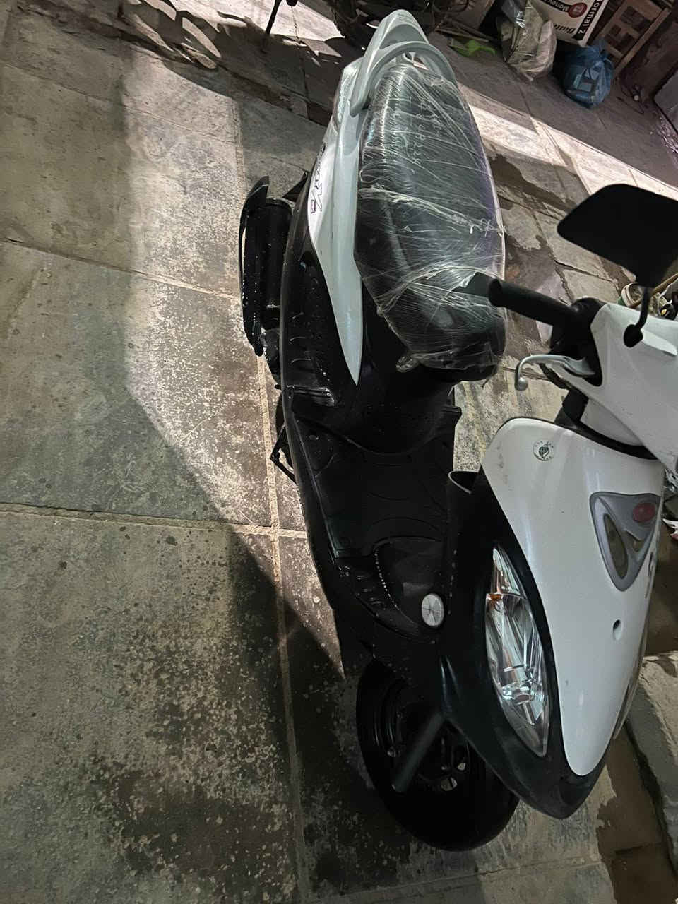 السلام عليكم اخوان V2 نوزل للبيع الدراجه انضف من الصوره بعد جاهزه مجهزه نضيفه لسعر 950 وبيه مجال بسيط...***********
