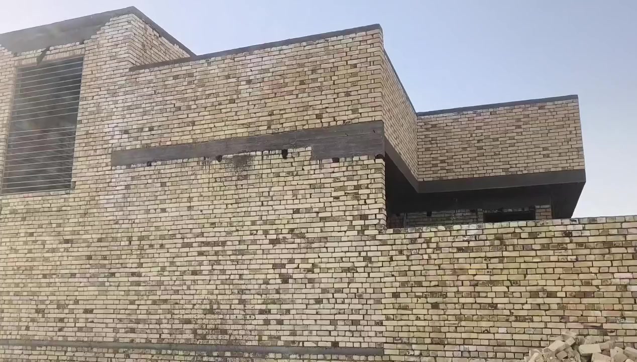 دار للبيع زراعي ركن  حي الجمعيه  مساحه البيت 225  
يحتوي غرف نوم عدد 2 القياسات 6x4
ستقبال 9x4مطبخ 5ونص  x4  صاله 10x4
صحيات داخل وخارج لبيت نقصه بس دواخل فقط   لستفسار***********
