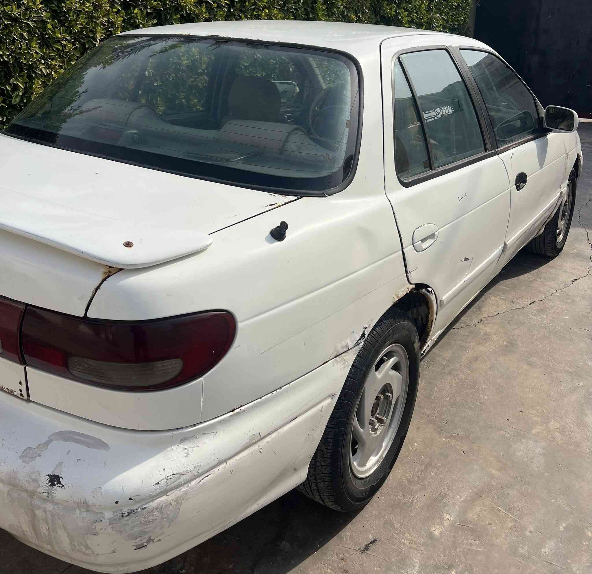 السلام عليكم للبيع موديل 1995 محرك كير اوتماتيك مكفولات كهربائيات كله شغاله تايرات جدد بيه خياس بسيط بدون ضربه السعر 33 بيه مجال الاستفسار  ***********
