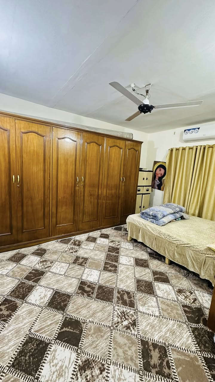 بيت للبيع منطقة حي النصر الثانية مساحة البيت 280 متر زراعي كاملة خدمات المنطقة استفسار خاص او على الرقم 
***********
