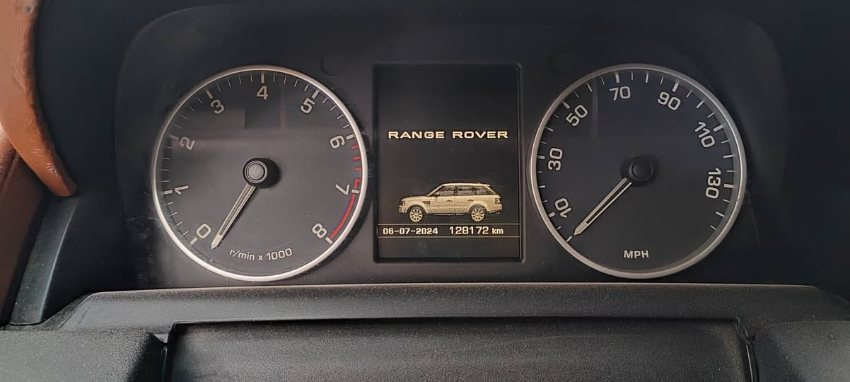 لسلام عليكم رانج روفر سبورت ٢٠١٣ للبيع صبغ قطعتين السعر ١٥٠ ورقة وبيهه مجال ***********
