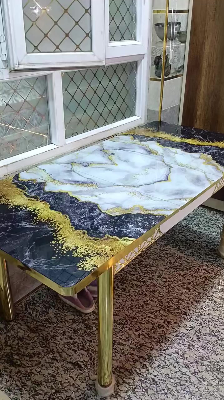 ميز طعام مع ستة كراسي للبيع أخو الجديد السعر 200 الاتصال ***********
