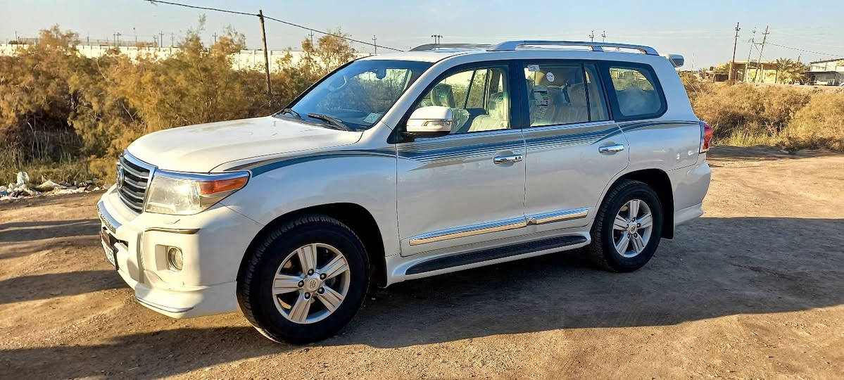 السلام عليكم لاندكروز ١٤ بريم فول مواصفات ١ على ١ رقم بغداد الجديد بأسمي العنوان ذي قار كرمه بني سعيد السياره حلوه مال جناي احلى من الصور ماشيه ١٣٥ حقيقي حداديه تبريد تخم تاير كهربائيات مكينة شرط كله جديد ما مفتوح بيها ولا برغي السعر ٣٩٠ و بيها مجال حق الجيه ***********
