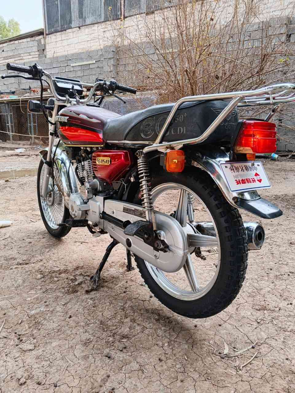 السلام عليكم دراجه 5 جير المكان  السعر 400 بيها مجال بغداد حي طارق  ***********
