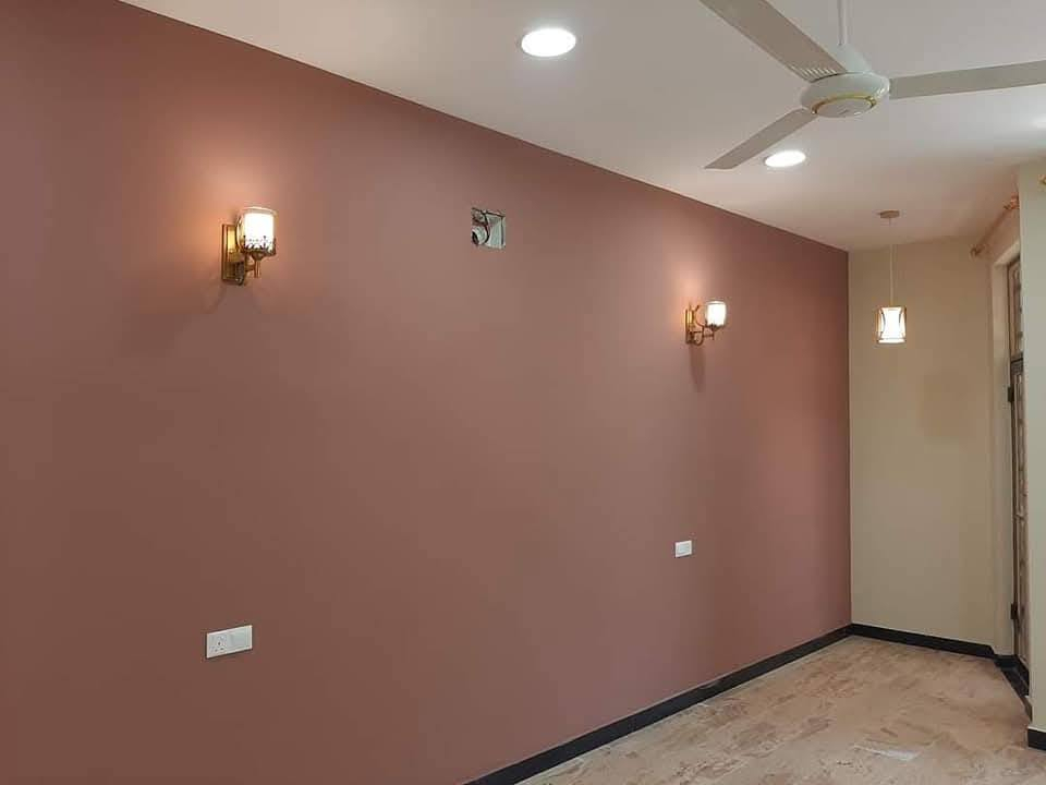 سعر المتر 3الف دينار  بشكل الصبغ وتصليح الرطوبه ***********
وعمل ورق جدران سعر عمل الروله 15الف
