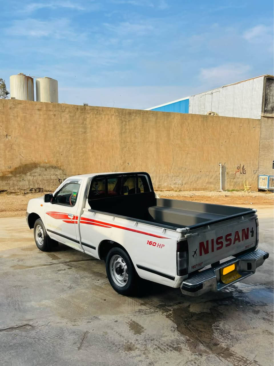 نيسان تاك  2008 گیرومکینە و تە بریت و تە  قە ورە قە بە شەرت   بویاخ ١ پارجه و نيو ي  بویاخە  سەنه ويتازه به سه ر جوه  ٤تایە ویلی نویە هیج مە سروفیکی نیە مالی دوستە دە عامی بو دە عامی بە شەرت سە یارە کە زۆر خاوینە كويسينجاك, أربيل
