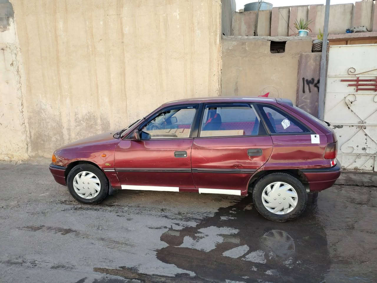استرا للبيع سيارة نضيفه فول محرك كير تايرات رقم صلاح الدين  اجنبي بسمي   دفتر بانزين سنويه جديده  السعر 35بيه مجال.    ***********
