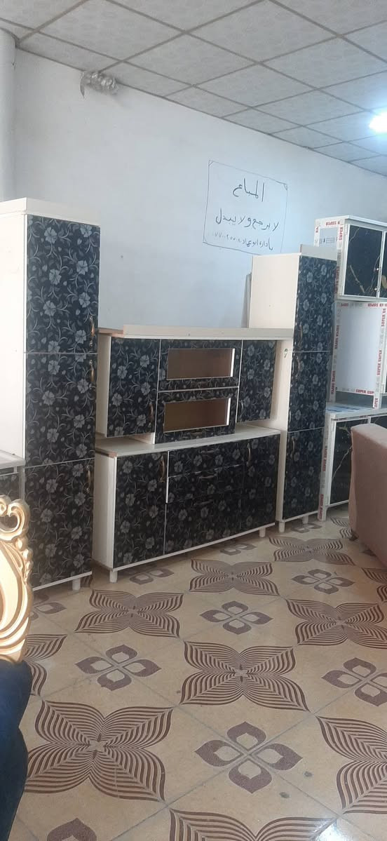 معرض العماد//كاونتر خشب مترين ونص 5 قطع مستخدم نضيف للأستفسار ***********//*********** كركوك, العراق
