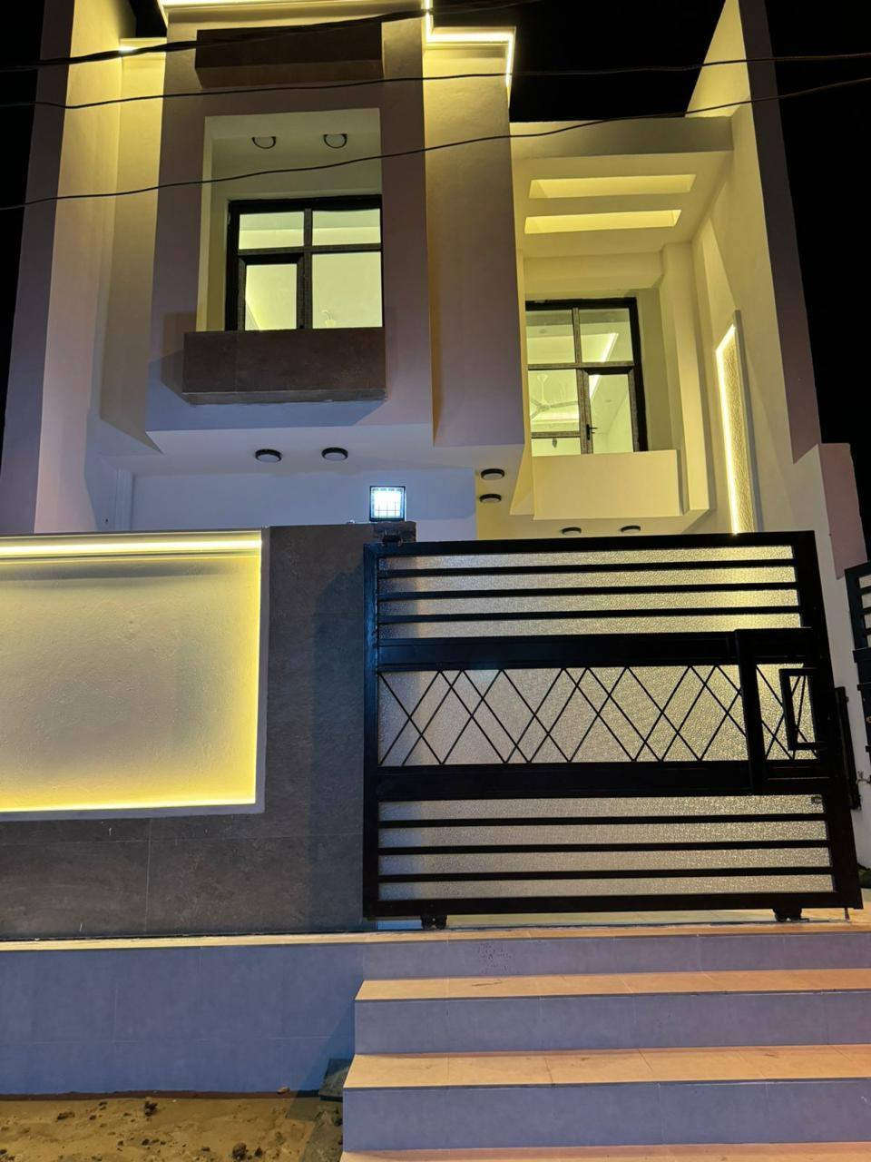 للبيع دار سكني طابو زراعي مساحة ١٣٠م واجهة ٦ونص بناء درجة أولى يحتوي على ٣نوم ومجمع صحي ٢وحديقة داخلية واستقبال ومطبخ ومؤثث بالكامل اثاث تركي في منطقة زوير  للمعلومات الاتصال ***********او ***********
