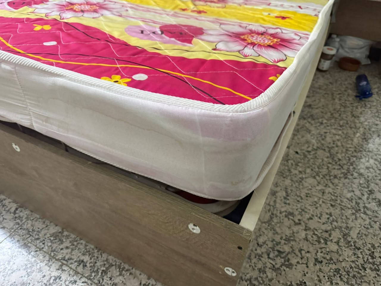 الارتفاع ٢٥
العرض ١٨٠
الطول ٢٠٠
للبيع سعر 80 الف بي مجال 
رقم ***********
