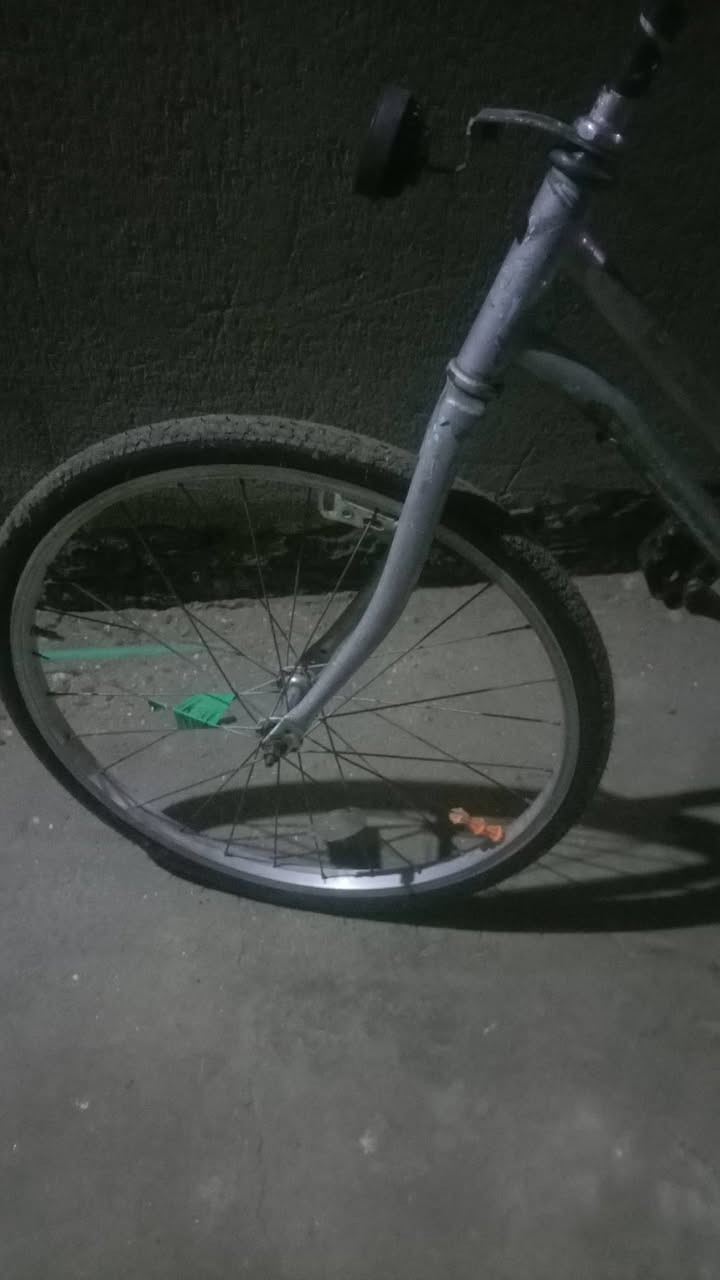 السلام عليكم بايسكل للبيع حجم 22 سعر 35 يريد يراسلني على الخاص الموالي المسيب طريقم


**إذا كنت صاحب هذا الإعلان وتريد حذفه لأي سبب، رجاءا أرسل رسالة إلى الدعم الفني**